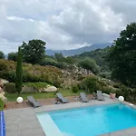 Recente Avec Piscine Proche L'ile Rousse 别墅