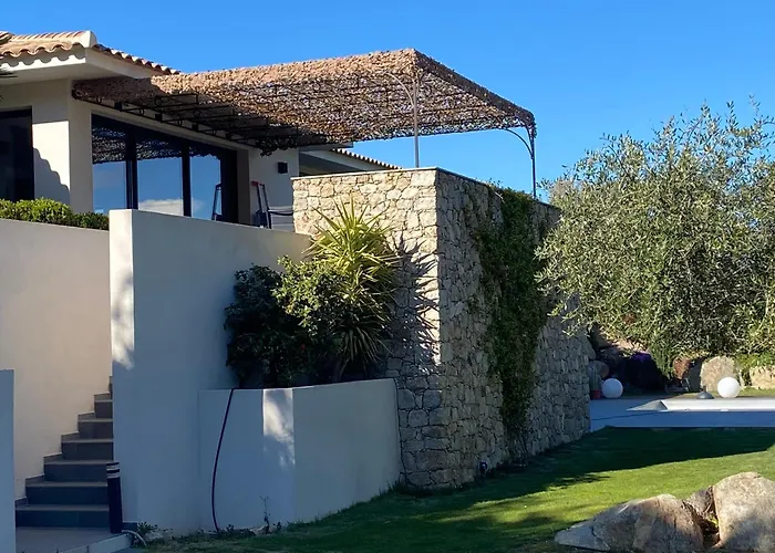 Recente Avec Piscine Proche L'ile Rousse 빌라