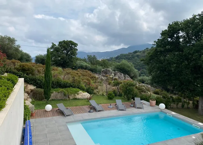 Recente Avec Piscine Proche L'ile Rousse 빌라